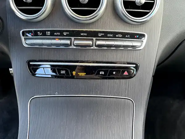 MERCEDES-BENZ GLC (24/27)