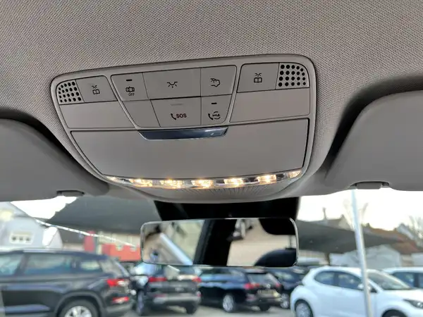 MERCEDES-BENZ GLC (27/27)