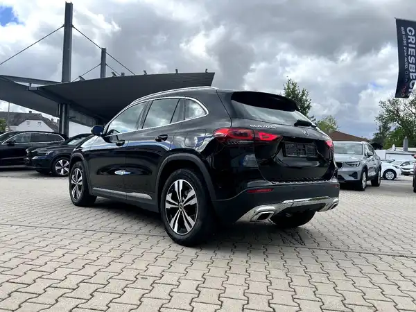 MERCEDES-BENZ GLA 200 (2/27)