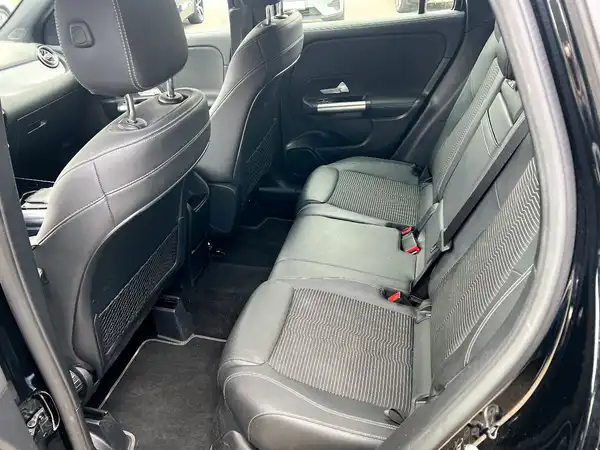 MERCEDES-BENZ GLA 200 (13/27)