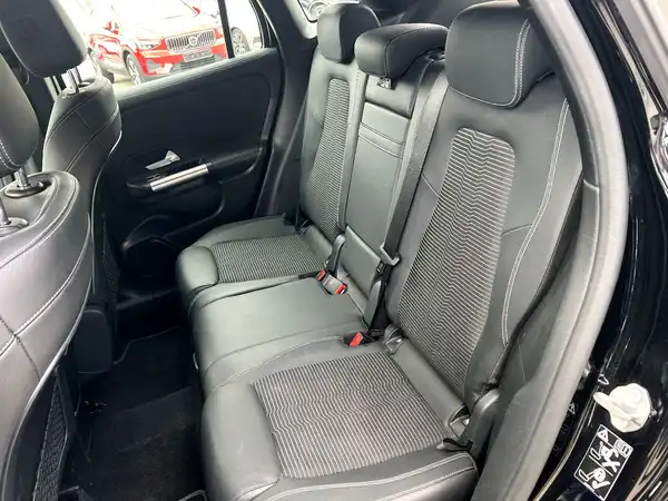 MERCEDES-BENZ GLA 200 (14/27)