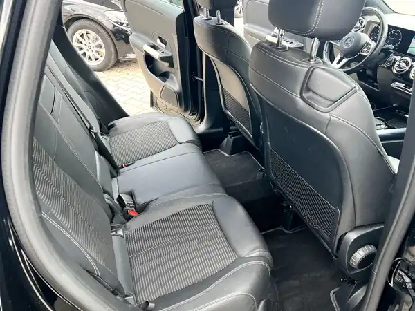 MERCEDES-BENZ GLA 200 (16/27)
