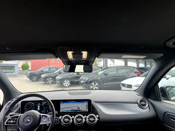 MERCEDES-BENZ GLA 200 (19/27)