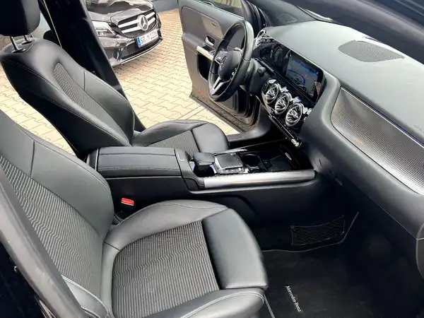 MERCEDES-BENZ GLA 200 (21/27)