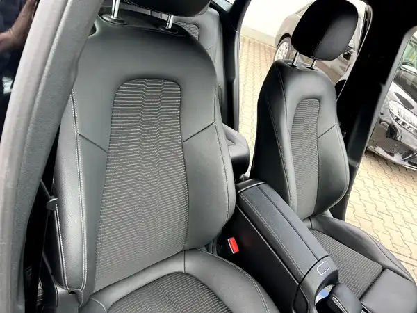 MERCEDES-BENZ GLA 200 (22/27)
