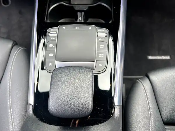 MERCEDES-BENZ GLA 200 (23/27)