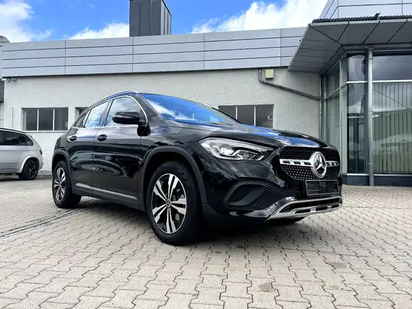 MERCEDES-BENZ GLA 200 (5/27)