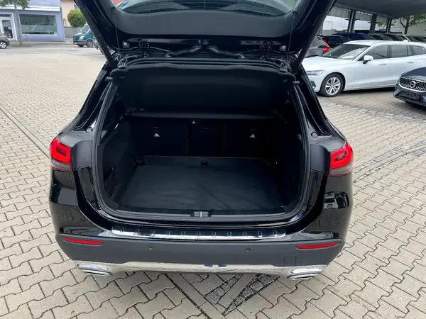 MERCEDES-BENZ GLA 200 (7/27)