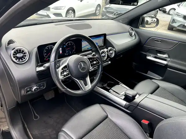 MERCEDES-BENZ GLA 200 (10/27)