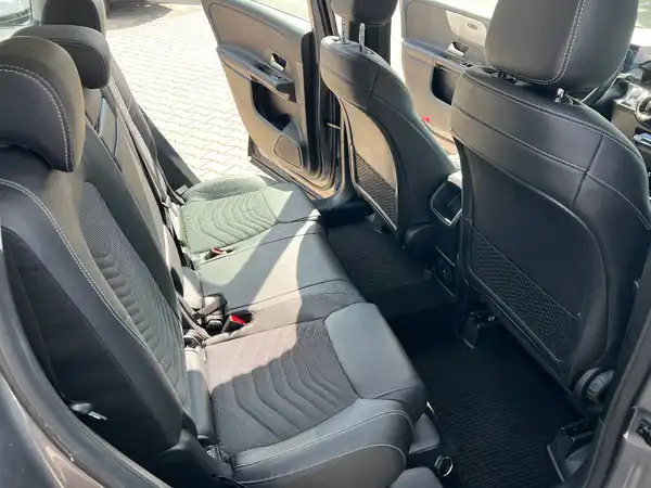 MERCEDES-BENZ GLB 220 (16/28)