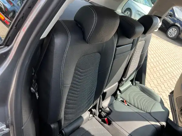 MERCEDES-BENZ GLB 220 (17/28)