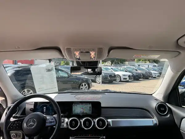 MERCEDES-BENZ GLB 220 (20/28)