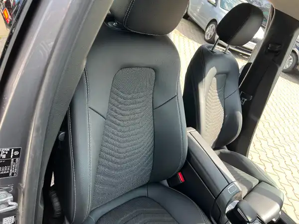 MERCEDES-BENZ GLB 220 (23/28)