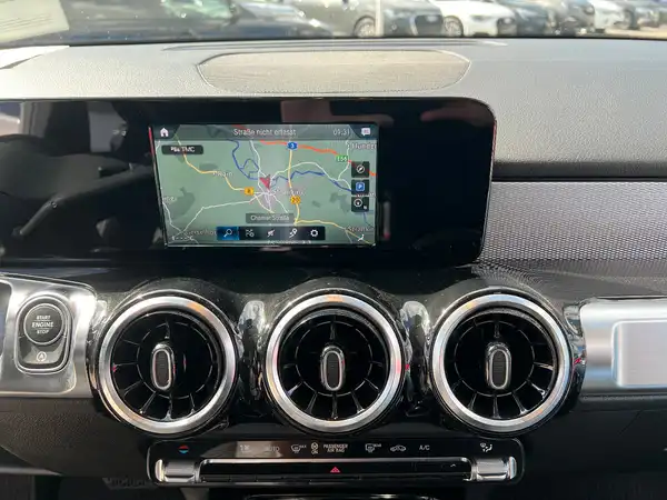 MERCEDES-BENZ GLB 220 (26/28)