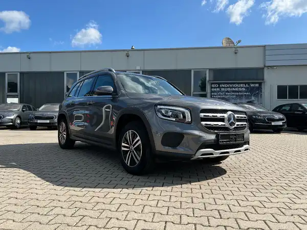 MERCEDES-BENZ GLB 220 (5/28)