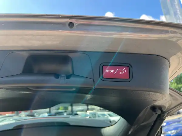 MERCEDES-BENZ GLB 220 (8/28)