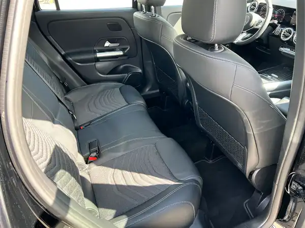 MERCEDES-BENZ GLA (16/27)