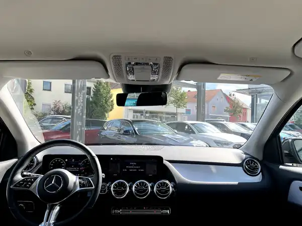 MERCEDES-BENZ GLA (19/27)