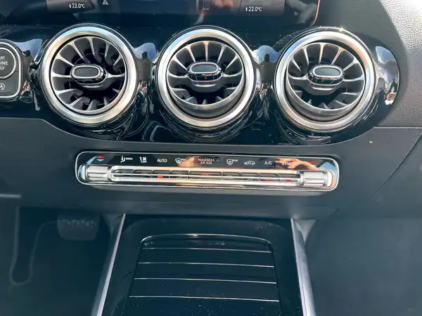 MERCEDES-BENZ GLA (24/27)