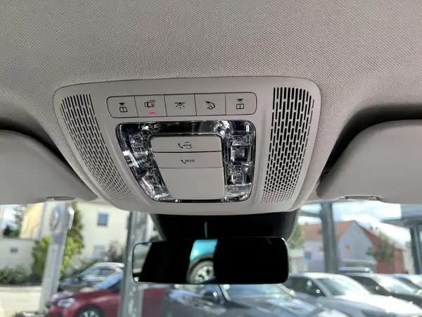 MERCEDES-BENZ GLA (27/27)
