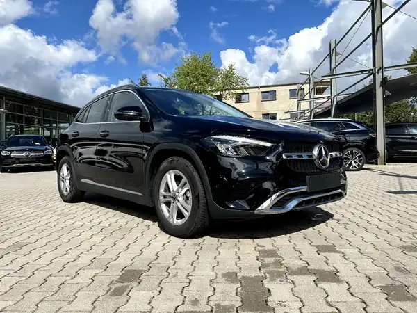 MERCEDES-BENZ GLA (5/27)
