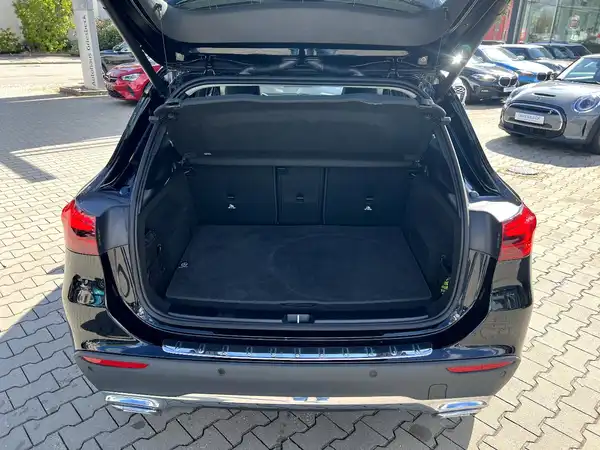 MERCEDES-BENZ GLA (7/27)