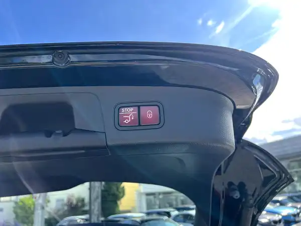 MERCEDES-BENZ GLA (8/27)