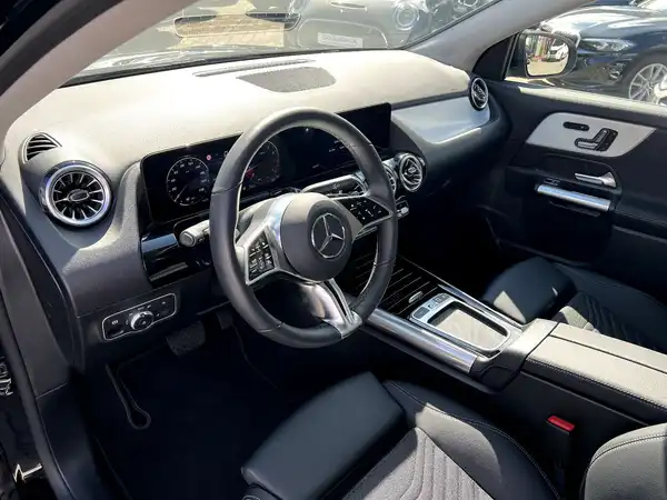 MERCEDES-BENZ GLA (10/27)