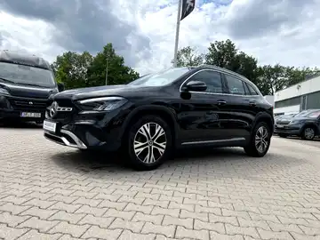 MERCEDES-BENZ GLA (1/29)