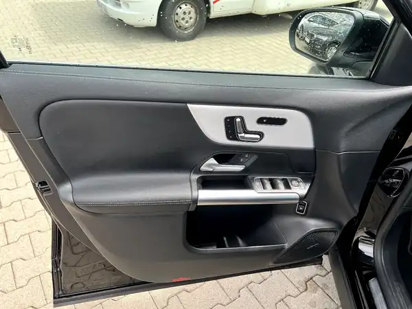 MERCEDES-BENZ GLA (11/29)