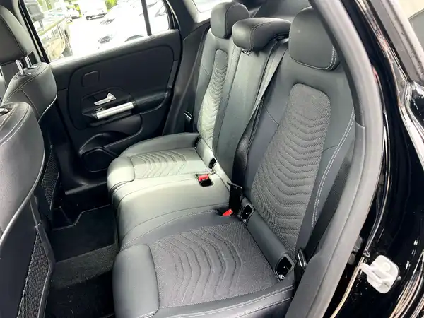 MERCEDES-BENZ GLA (14/29)