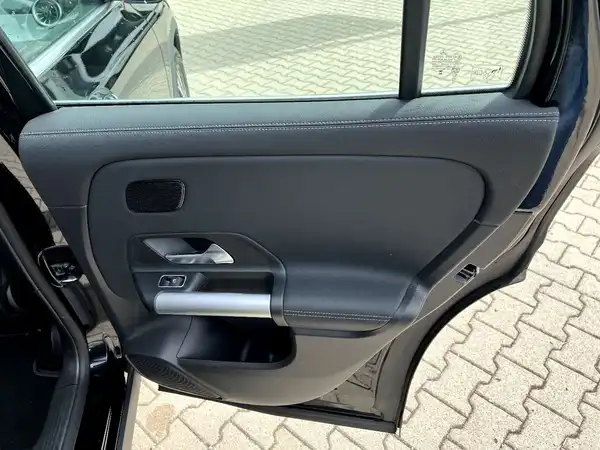 MERCEDES-BENZ GLA (15/29)