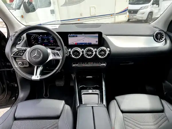 MERCEDES-BENZ GLA (19/29)