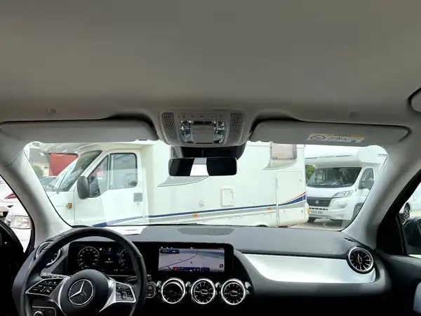 MERCEDES-BENZ GLA (20/29)