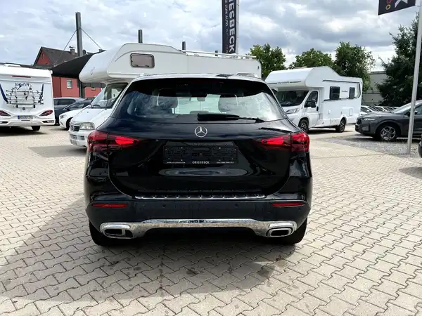 MERCEDES-BENZ GLA (3/29)