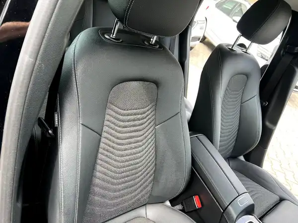 MERCEDES-BENZ GLA (23/29)