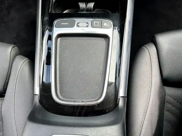 MERCEDES-BENZ GLA (24/29)