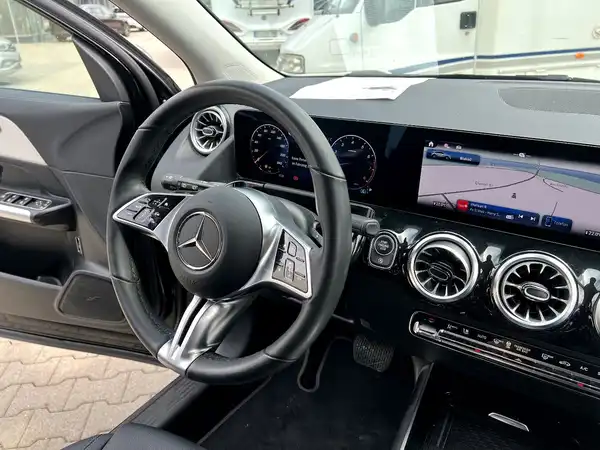 MERCEDES-BENZ GLA (28/29)