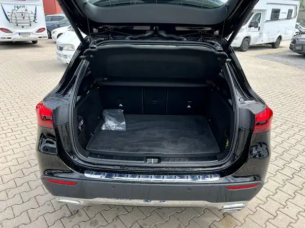 MERCEDES-BENZ GLA (7/29)