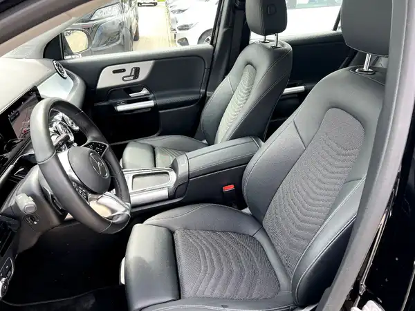 MERCEDES-BENZ GLA (9/29)