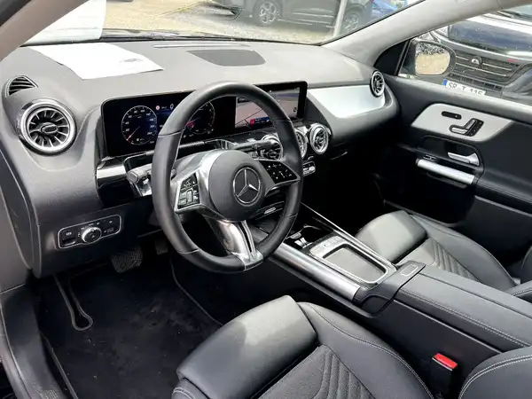 MERCEDES-BENZ GLA (10/29)