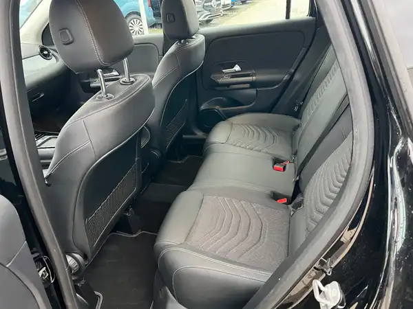 MERCEDES-BENZ GLA (12/25)