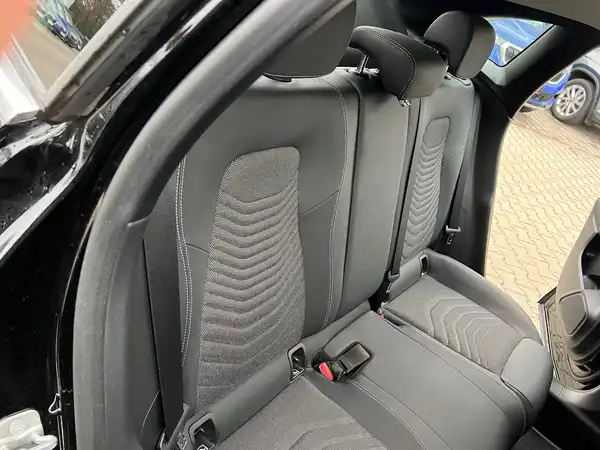 MERCEDES-BENZ GLA (16/25)