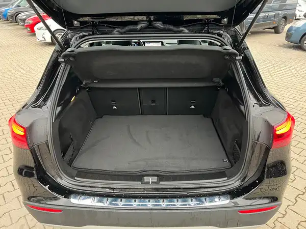 MERCEDES-BENZ GLA (7/25)