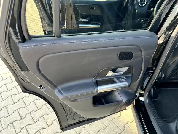 MERCEDES-BENZ GLA (11/27)