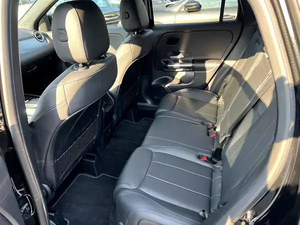 MERCEDES-BENZ GLA (12/27)