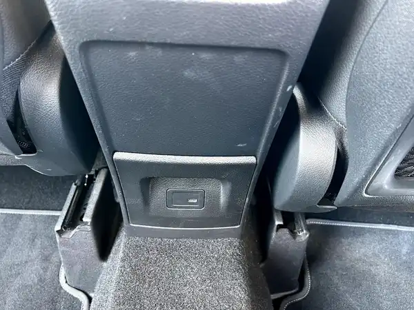MERCEDES-BENZ GLA (17/27)