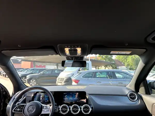 MERCEDES-BENZ GLA (19/27)