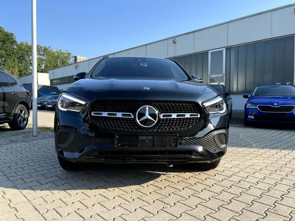 MERCEDES-BENZ GLA (6/27)