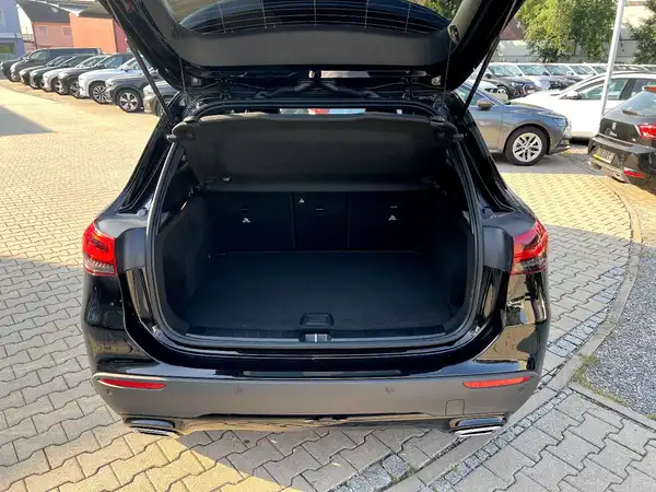 MERCEDES-BENZ GLA (7/27)